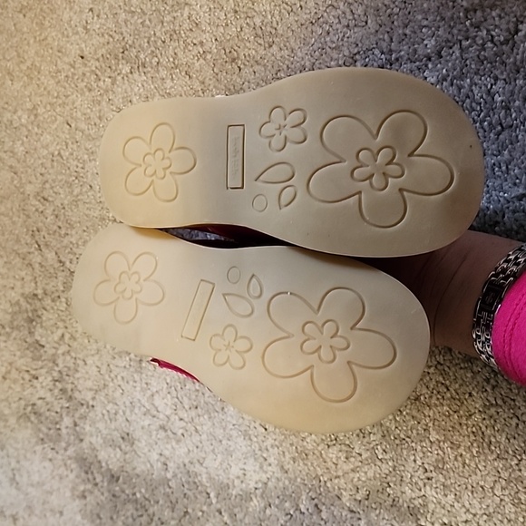 Very cute pink butterfly shoes size 10 - Picture 2 of 8